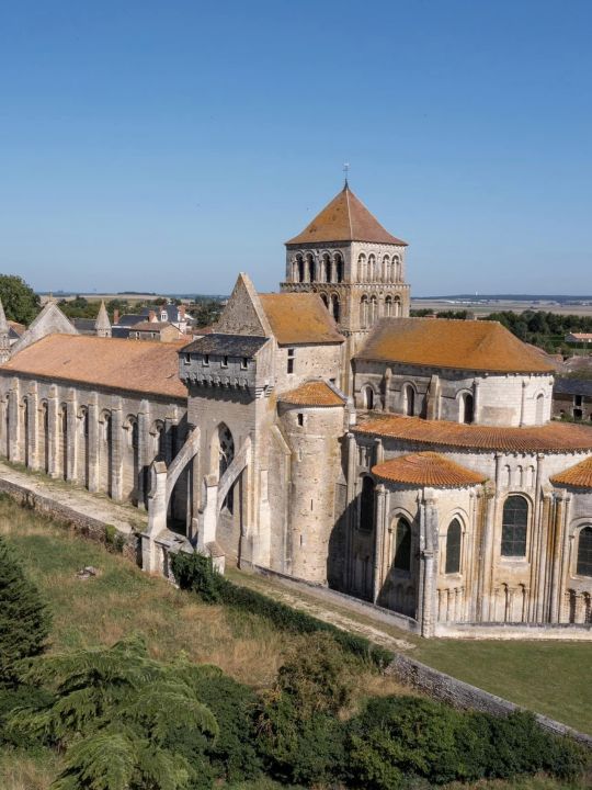 PLAINE ET VALLEES <br />Abbatiale de St Jouin de Marnes PLAINE ET VALLEES <br />Abbatiale de St Jouin de Marnes