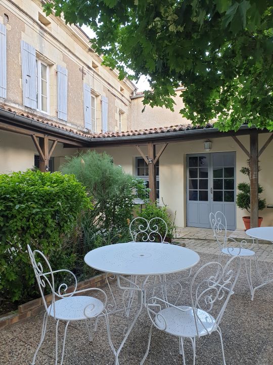 LE RELAIS DU CHATEAU<br />Le Patio LE RELAIS DU CHATEAU<br />Le Patio