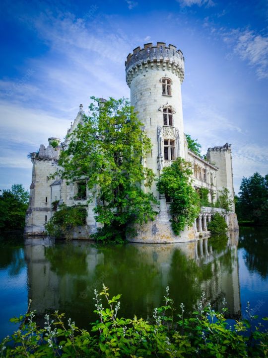 LA MOTHE CHANDENIERS - 20 mn de Oiron<br />Le château est un régal pour les curieux de nature, les passionnés d'architecture et les explorateurs en herbe.<br />Plus d'info : https://www.mothe-chandeniers.com/<br /> LA MOTHE CHANDENIERS - 20 mn de Oiron<br />Le château est un régal pour les curieux de nature, les passionnés d'architecture et les explorateurs en herbe.<br />Plus d'info : https://www.mothe-chandeniers.com/<br />