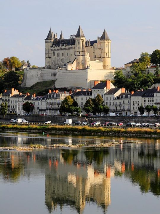 SAUMUR - 45 mn de Oiron<br />Découvrez la ville et ses rues piétonnes, son château surplombant la Loire, ses musées (musée des Blindés) et ses nombreuses activités.<br />Plus d'info : https://www.ot-saumur.fr/ SAUMUR - 45 mn de Oiron<br />Découvrez la ville et ses rues piétonnes, son château surplombant la Loire, ses musées (musée des Blindés) et ses nombreuses activités.<br />Plus d'info : https://www.ot-saumur.fr/
