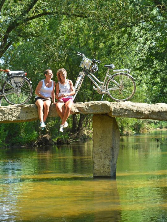 LA VALEE DU THOUET - 5 mn de Oiron<br />En rando ou à vélo, à cheval ou en bateau, le long du Thouet ou de la Dive, il y a toujours une promenade à faire autour de Oiron.<br />Depuis Avril 2025, le Relais est RANDO ACCUEIL !<br />Plus d'info en bas de page. LA VALEE DU THOUET - 5 mn de Oiron<br />En rando ou à vélo, à cheval ou en bateau, le long du Thouet ou de la Dive, il y a toujours une promenade à faire autour de Oiron.<br />Depuis Avril 2025, le Relais est RANDO ACCUEIL !<br />Plus d'info en bas de page.