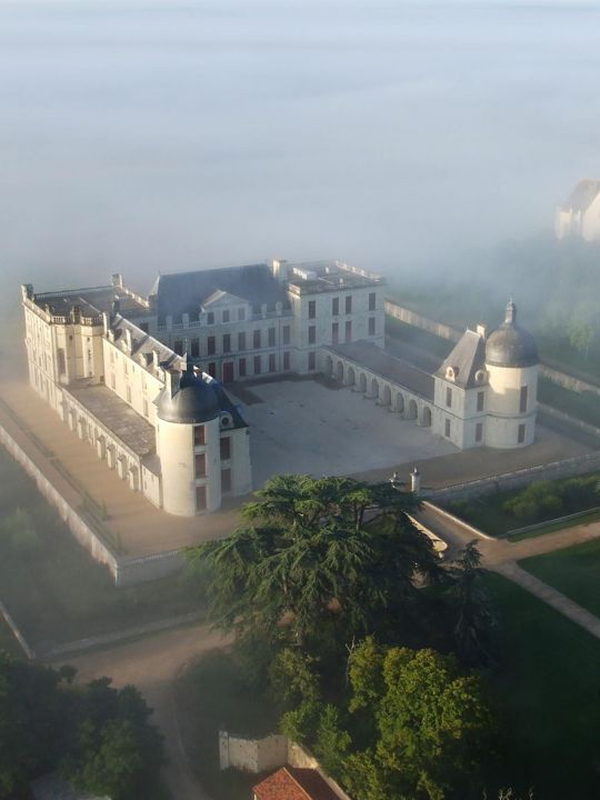 CHATEAU D'OIRON - 0 mn - Oiron<br />A 2 mn à pied du Relais, à l'entrée de la petite cité de caractère de Oiron, le superbe château avec sa collection et son parc qui saura ravir amateurs d'art et/ou d'histoire.<br />Plus d'info : https://www.chateau-oiron.fr/<br />Vidéo : https://www.youtube.com/watch?v=9Vnv6Dap9To CHATEAU D'OIRON - 0 mn - Oiron<br />A 2 mn à pied du Relais, à l'entrée de la petite cité de caractère de Oiron, le superbe château avec sa collection et son parc qui saura ravir amateurs d'art et/ou d'histoire.<br />Plus d'info : https://www.chateau-oiron.fr/<br />Vidéo : https://www.youtube.com/watch?v=9Vnv6Dap9To